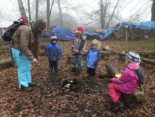 Aha, tady se pečou mouchy, to bude teda hostina.